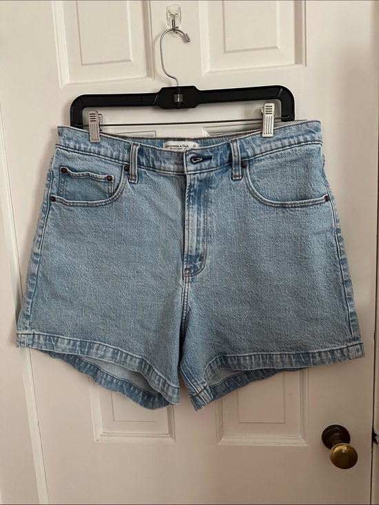 Abercrombie & Fitch Pants - Abercrombie & Fitch The Dad Short, High Rise